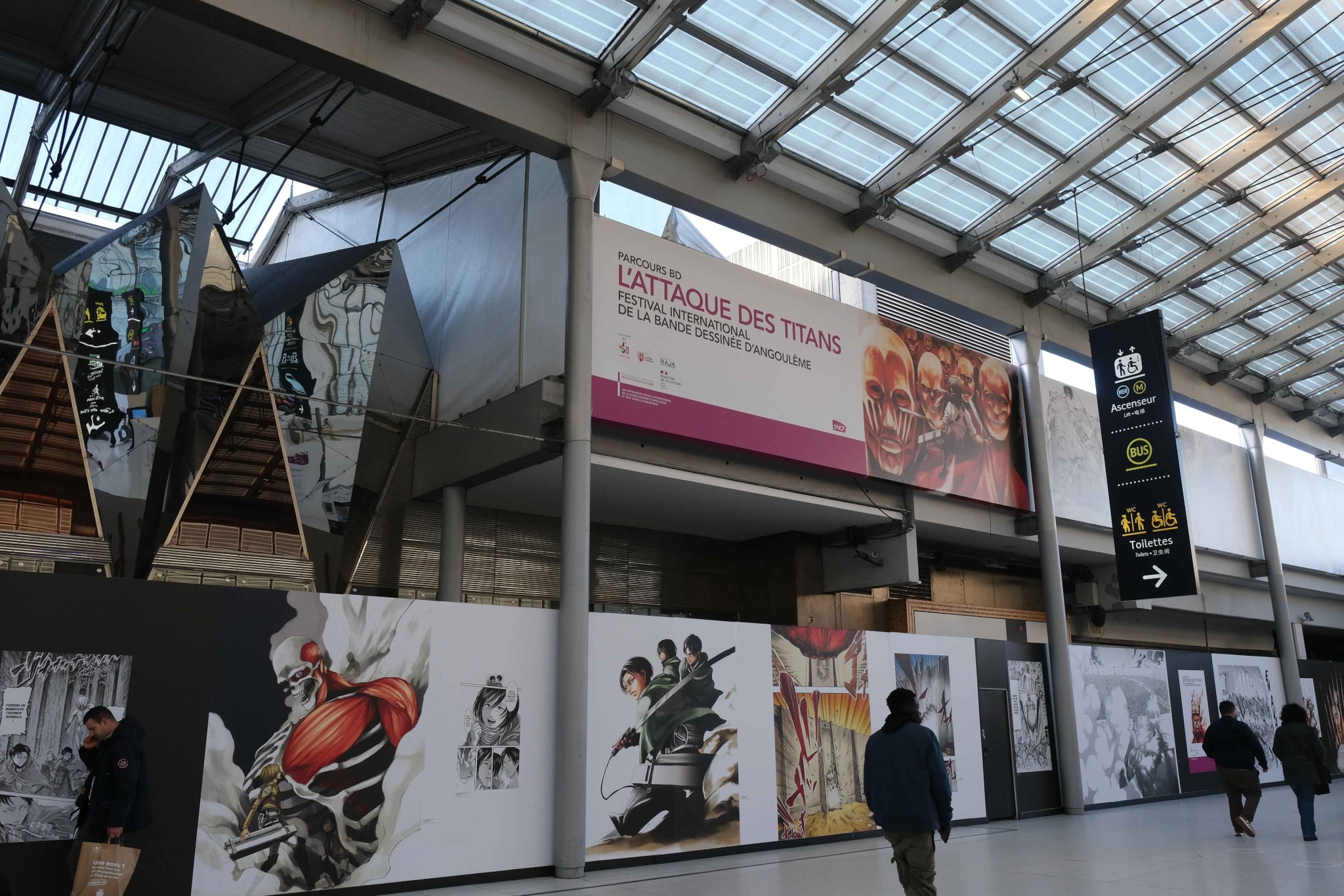 Exposition dédiée au manga Lattaque des titans à Paris Gare du Nord pour le festival de la BD dangoulême 2023